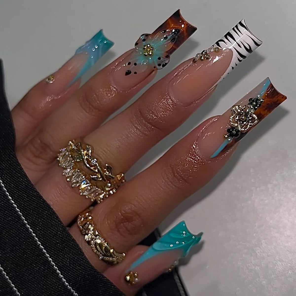 24Pcs Spice Girls Long Coffin False Nails Orange Flowers Pattern Designs Vigorous Manicure 3D Rhinestone Butterfly Wearing Nails