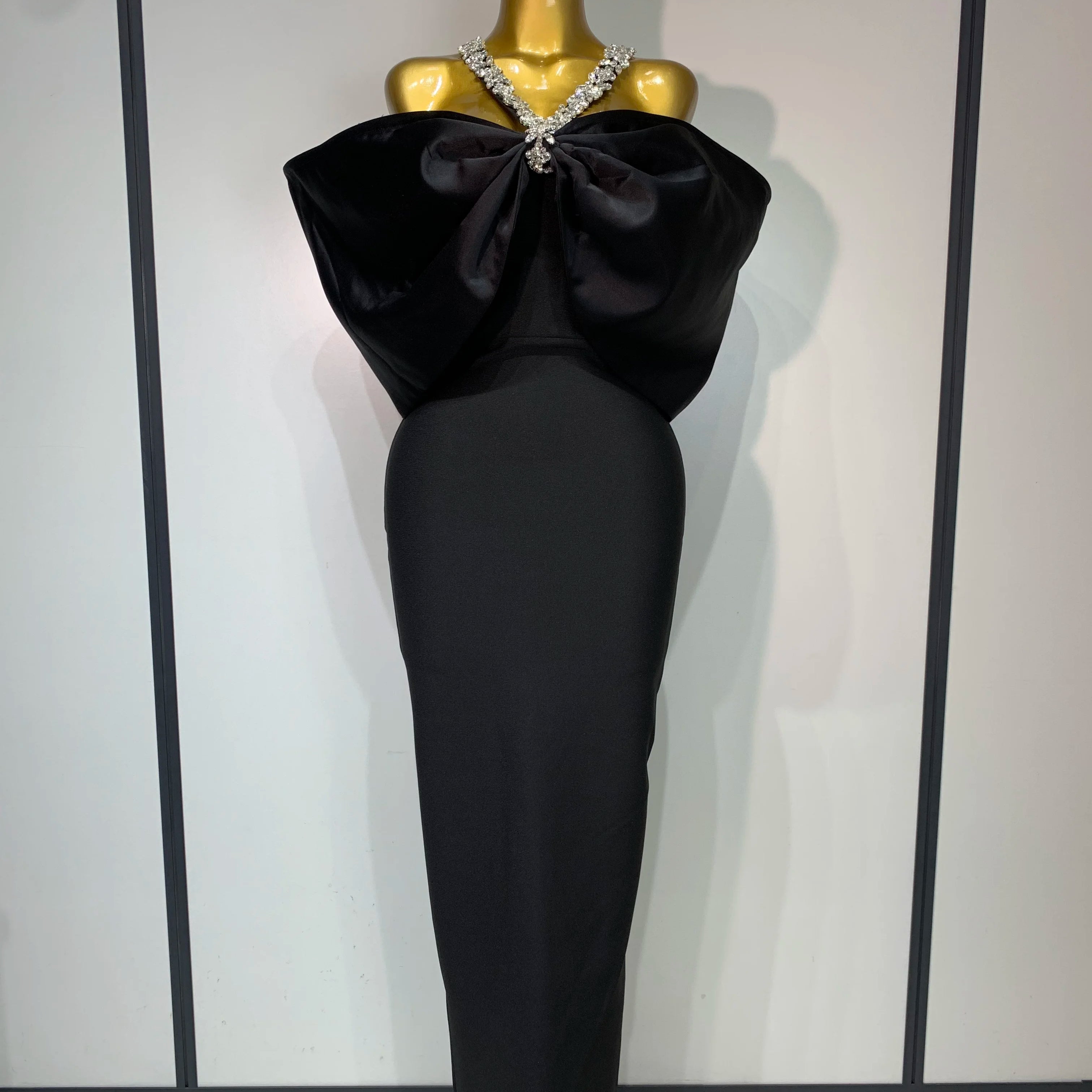 Women Sexy Halter Off the Shoulder Crystal Ruffles Bodycon Long Bandage Dress Nightclub Party Luxury Birthday Celebrate Gowns