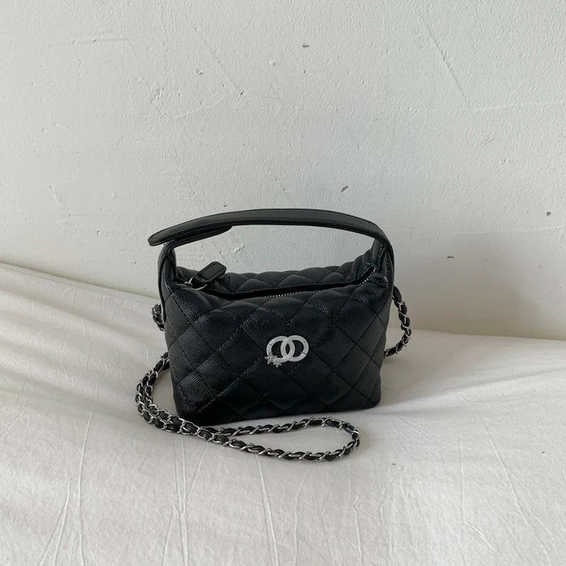 Stylish Ladies Shoulder Bag In Genuine Leather - Popular Tote Look With Zipper By Designer Brand