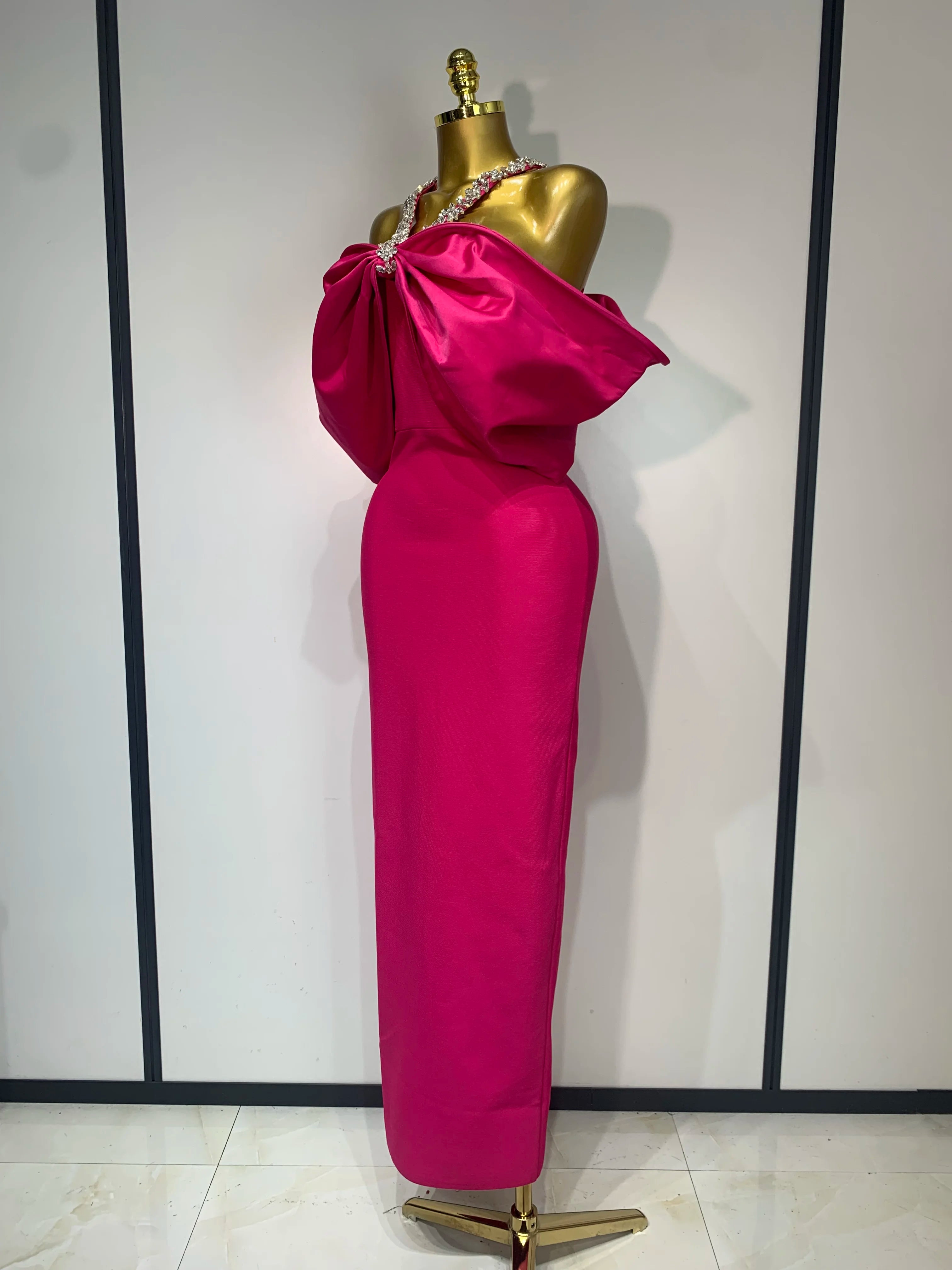 Women Sexy Halter Off the Shoulder Crystal Ruffles Bodycon Long Bandage Dress Nightclub Party Luxury Birthday Celebrate Gowns