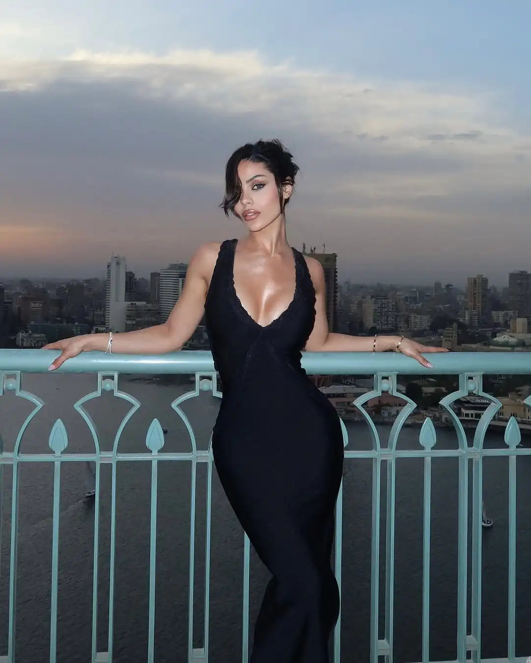 Black Color Women Sleeveless Sesxy V-Neck Lace Bodycon Long Bandage Dress Fashion Celebrate Evening Party Birthday Cocktail Wear