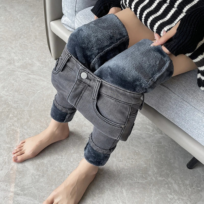 Women Thermal Jeans Winter Snow Warm Plush Stretch Jeans Lady Skinny Thicken Students Denim Pants Fleece Mom Fur Trousers
