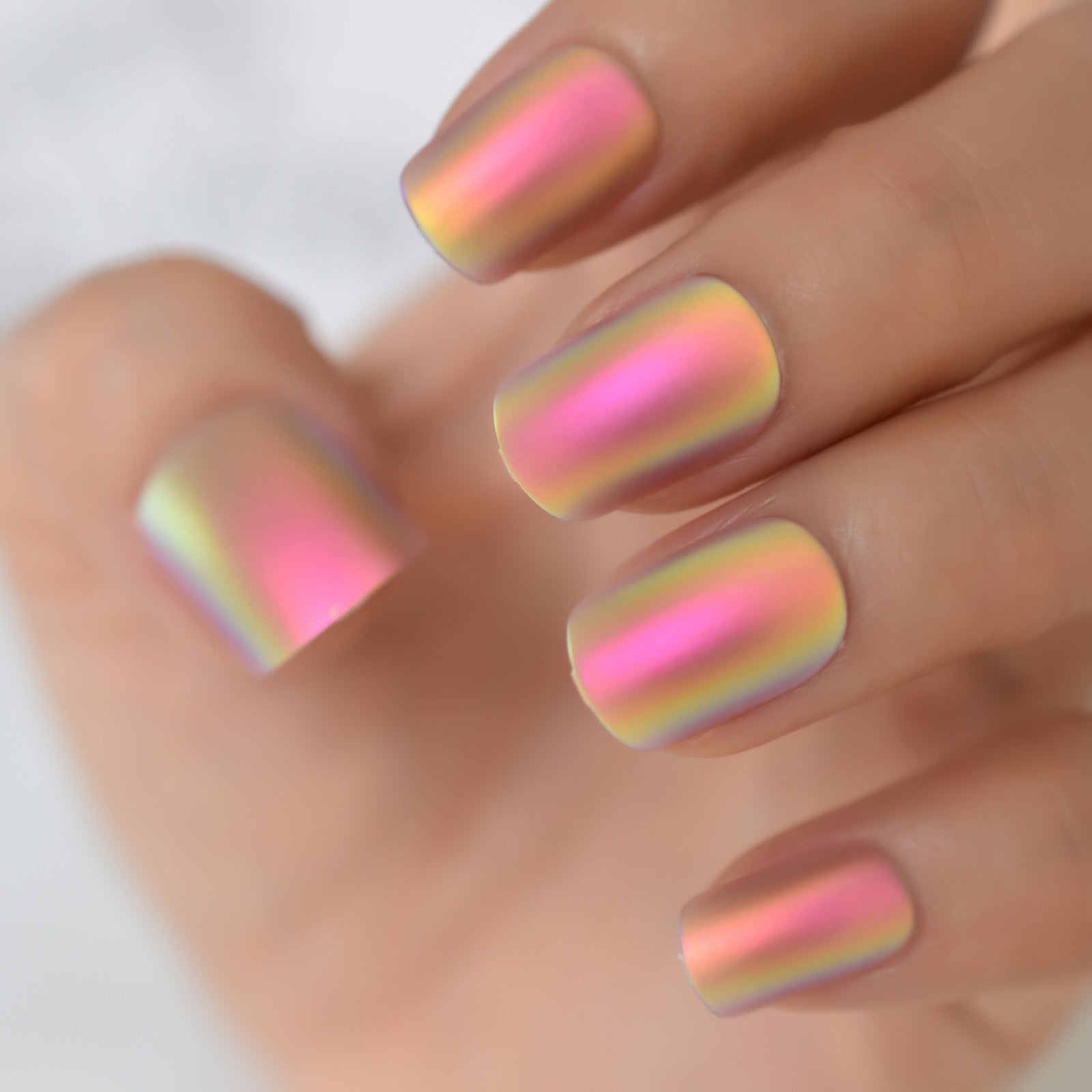 Short Matte Metallic Press on Nails Holographic Multi Color Shiny Squavol False Nails Fake Nails Art Fingernails Manicure Tips