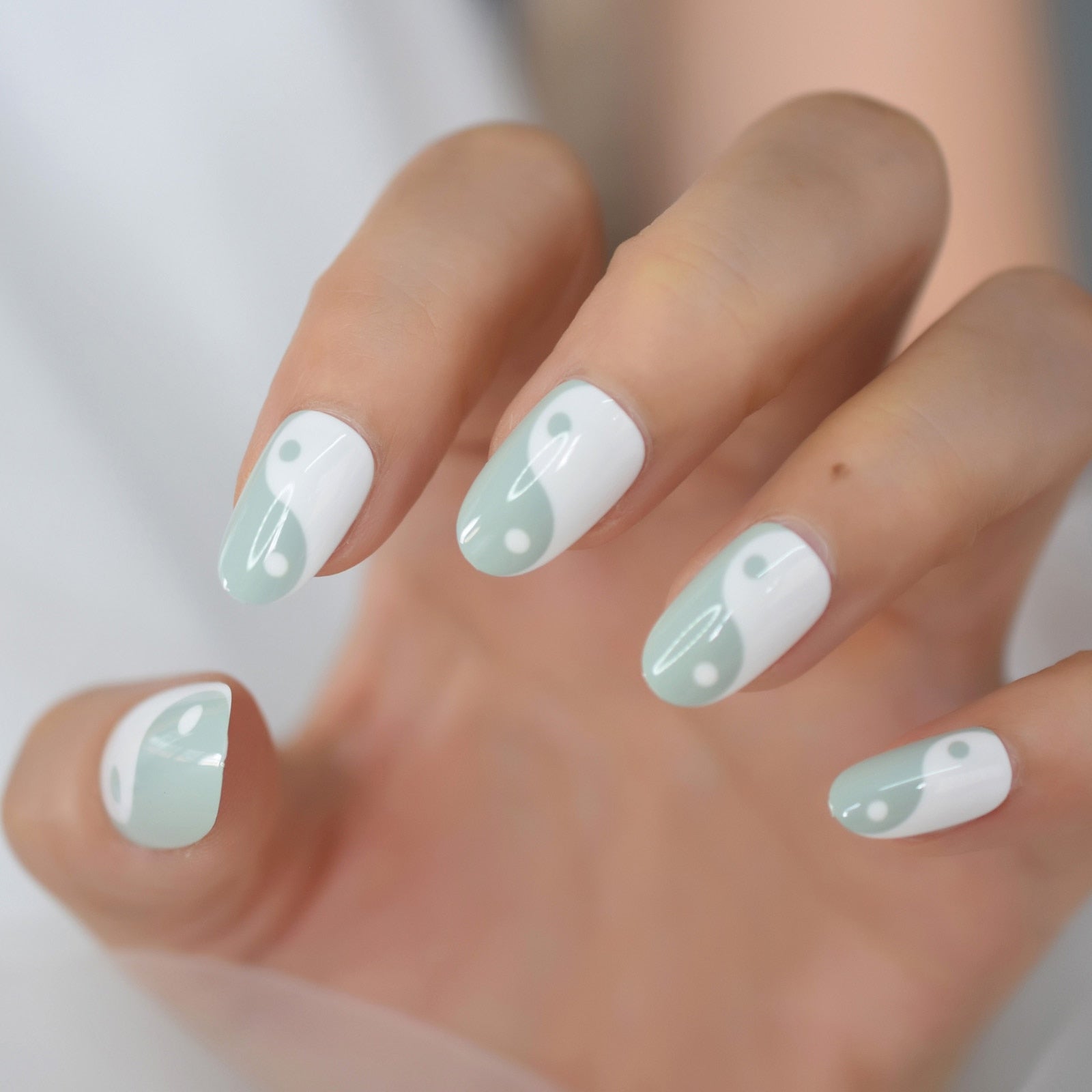 Nude Clear Halloween Fake Nails Short Round With Design Skull Print Pattern gel Acrylic Artificial False Nails Press On Tips L6109