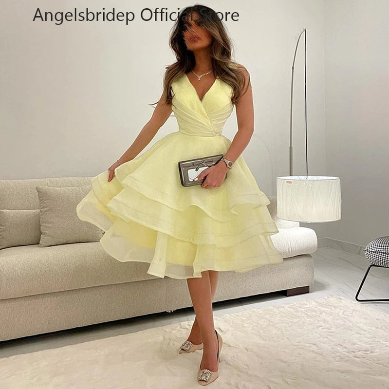 Angelsbridep Arabia Arabia a V-Neck Sleeveless Homecoming Party Dress Vestidos de Fiesta A-Line Abito da ballo corto Tiered Orgza Short