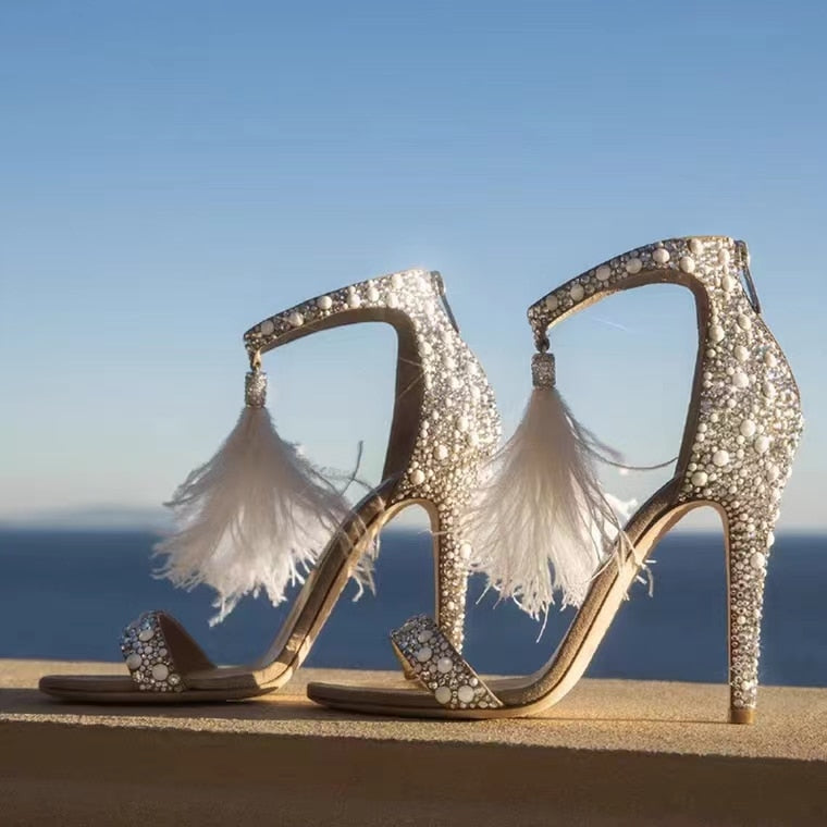 Strassikivi -höyhenen tupsujen korkokengät Kristallikengät Sandaalit naiset &#39S Stiletto Seksikäs häät morsiamen kengät Hääkengät sandaali