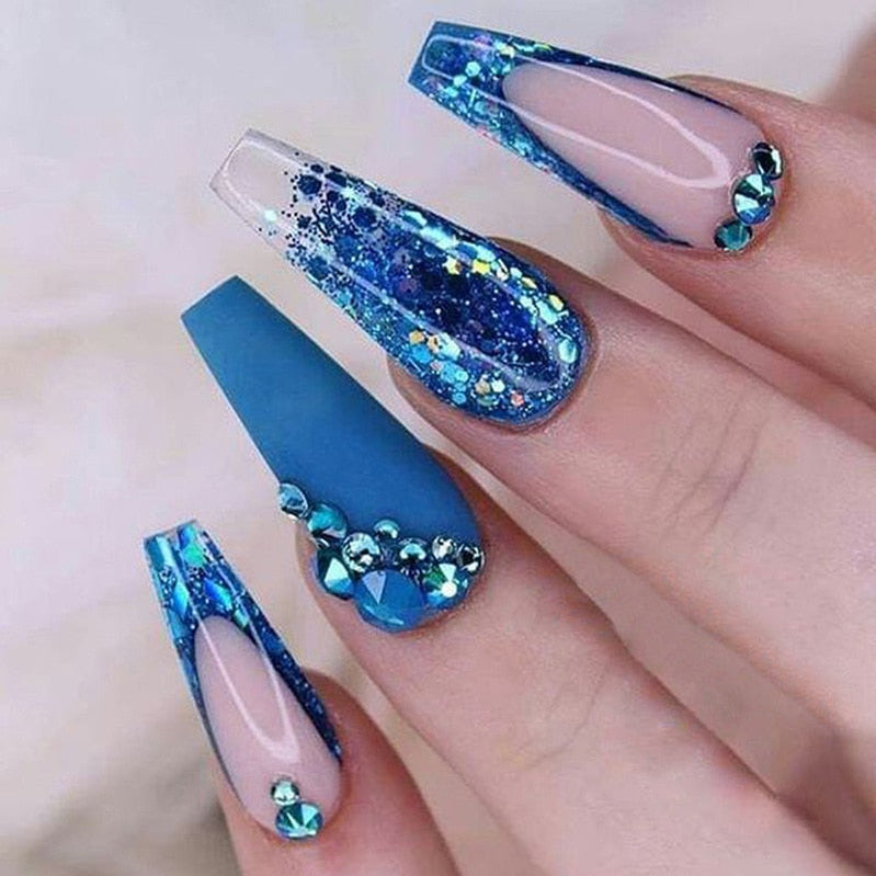 Faux ongles 3D sertis de paillettes de diamant flocons bleus conçoit des pointes françaises de taille moyenne faux ongles presse sur faux ongles acryliques 