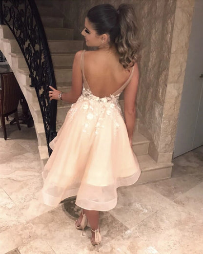 Lovely Short Homecoming Gowns Straps V Neck Cocktail Dresses Floral Open Back Sleeveless Wedding Party Gowns Mini Prom Dress