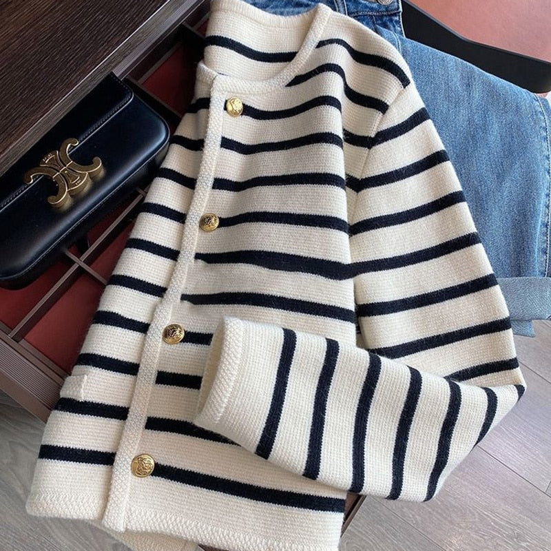 Korean Fashion Sweater Cardigan White Black Striped Knitted Sweater Women Winter Short Cardigan Long Sleeve Cardigan Female