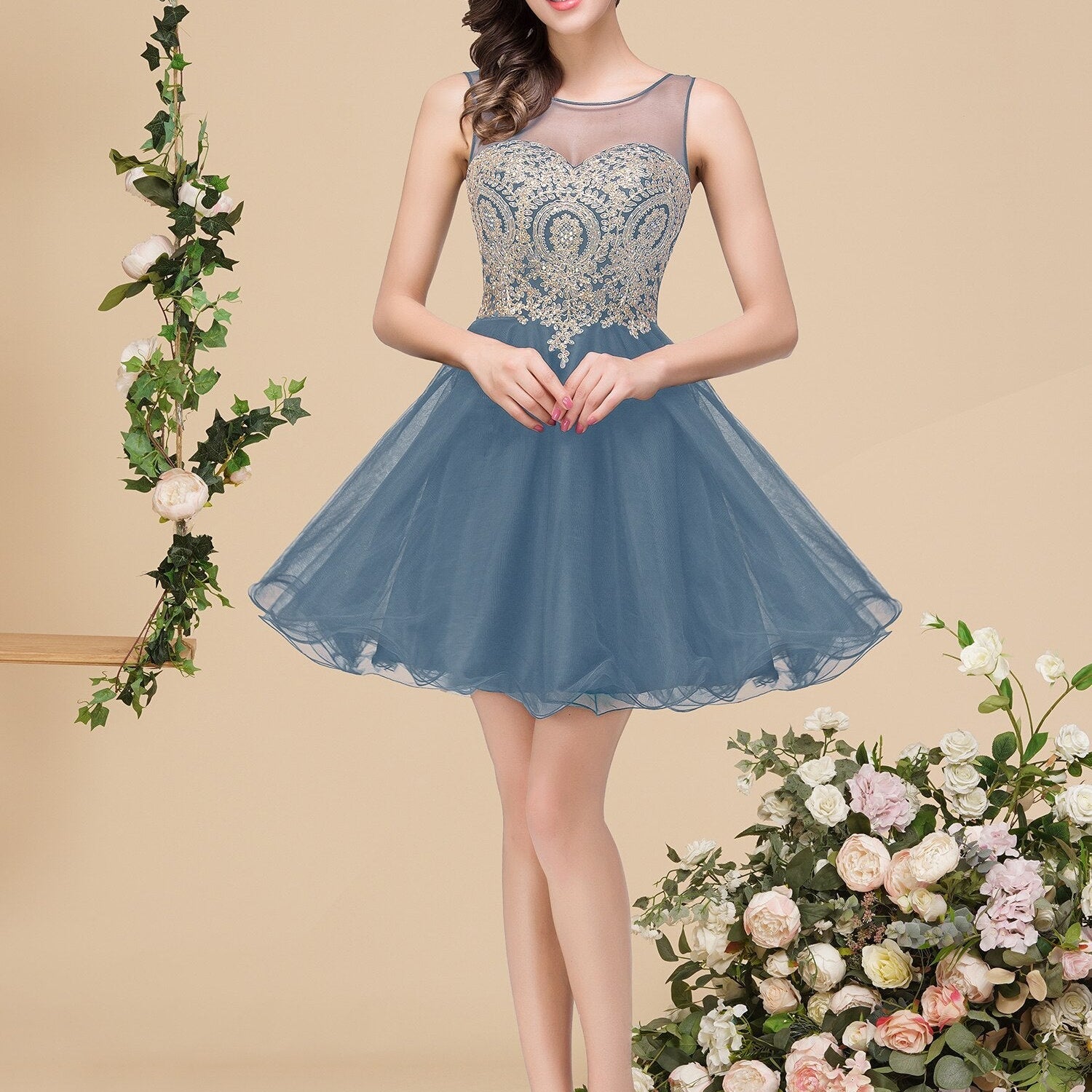 Lovely Short Homecoming Gowns Straps V Neck Cocktail Dresses Floral Open Back Sleeveless Wedding Party Gowns Mini Prom Dress Tulle Dusty blue