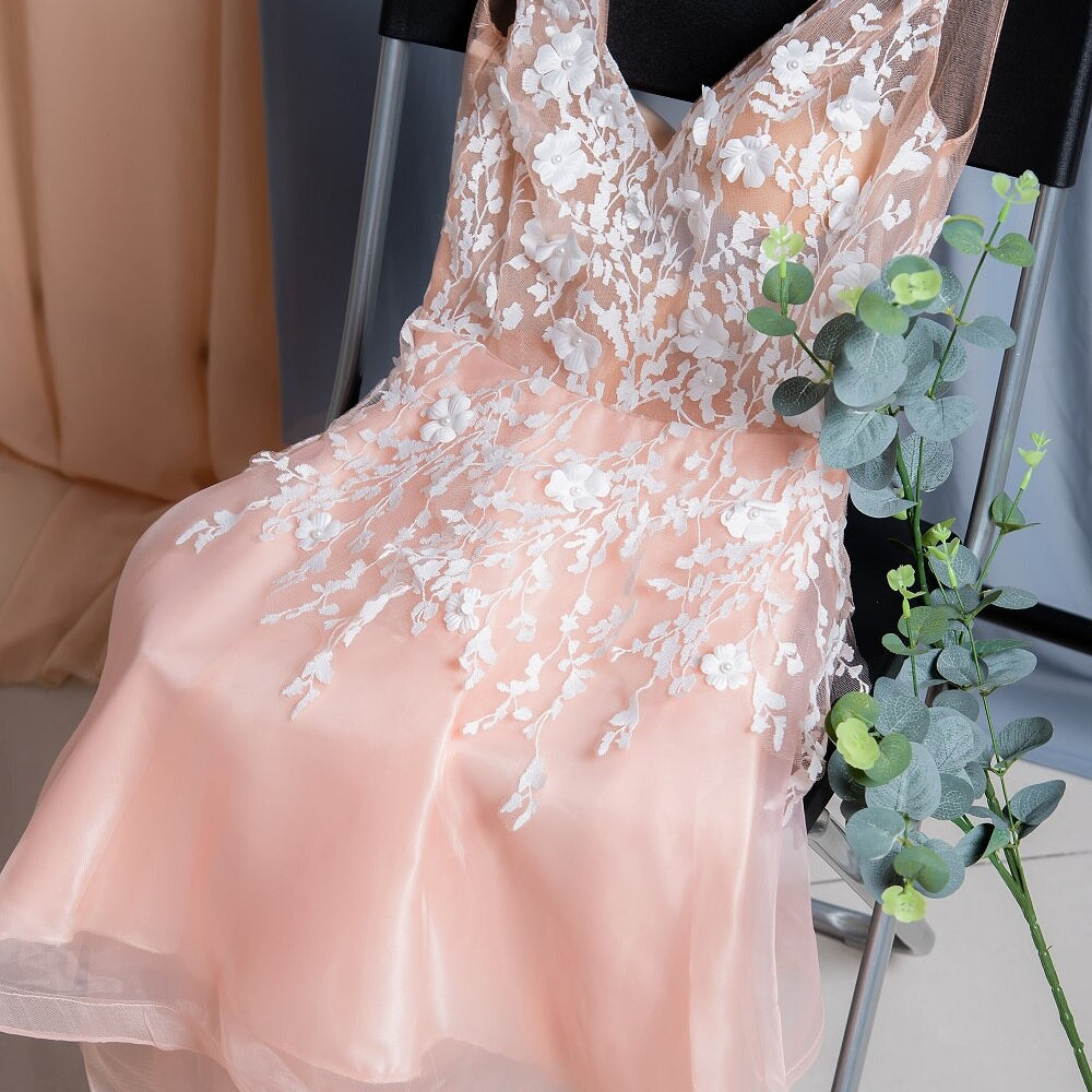 Lovely Short Homecoming Gowns Straps V Neck Cocktail Dresses Floral Open Back Sleeveless Wedding Party Gowns Mini Prom Dress