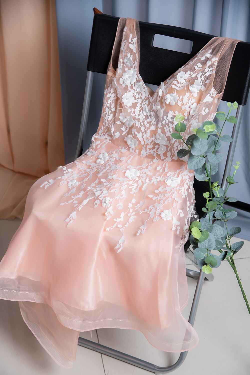 Lovely Short Homecoming Gowns Straps V Neck Cocktail Dresses Floral Open Back Sleeveless Wedding Party Gowns Mini Prom Dress