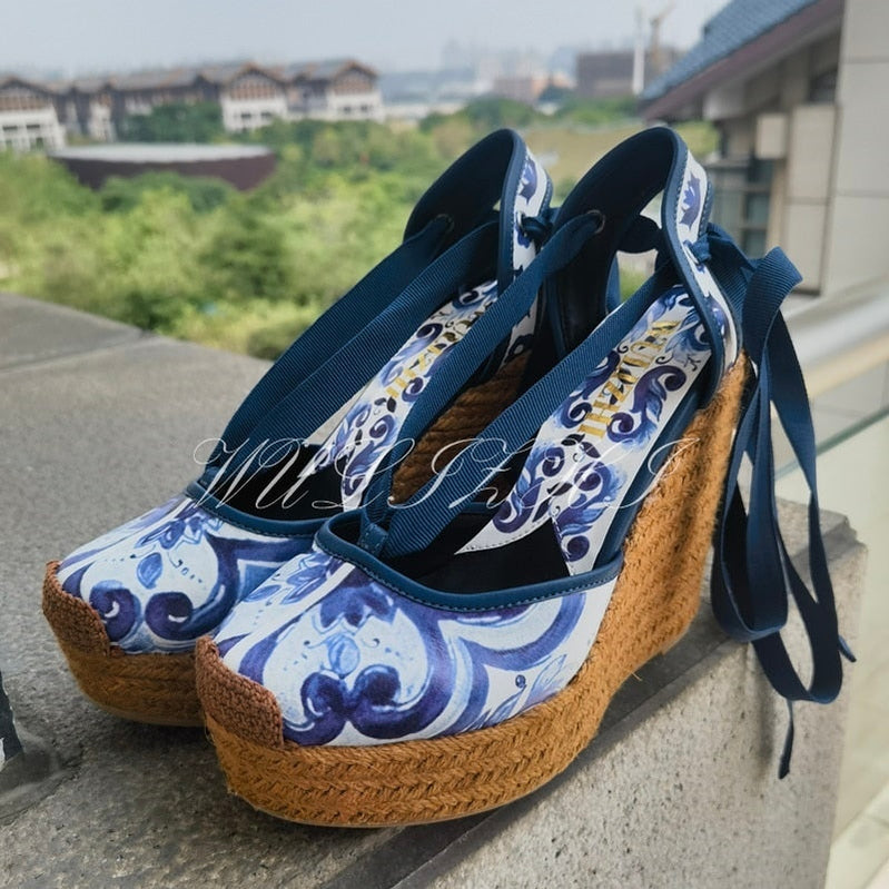 Women Woven Wedge Sandals Blue White Flower Print Graffiti Straw Butterfly Hollow High Heels Ankle Ribbon Wrapping Casual Shoes
