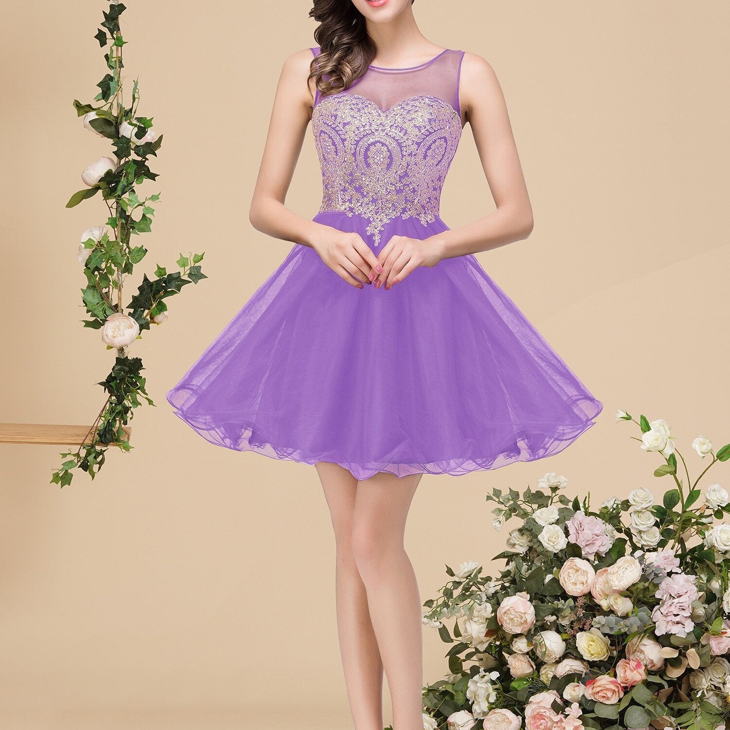 Lovely Short Homecoming Gowns Straps V Neck Cocktail Dresses Floral Open Back Sleeveless Wedding Party Gowns Mini Prom Dress Tulle Lilac