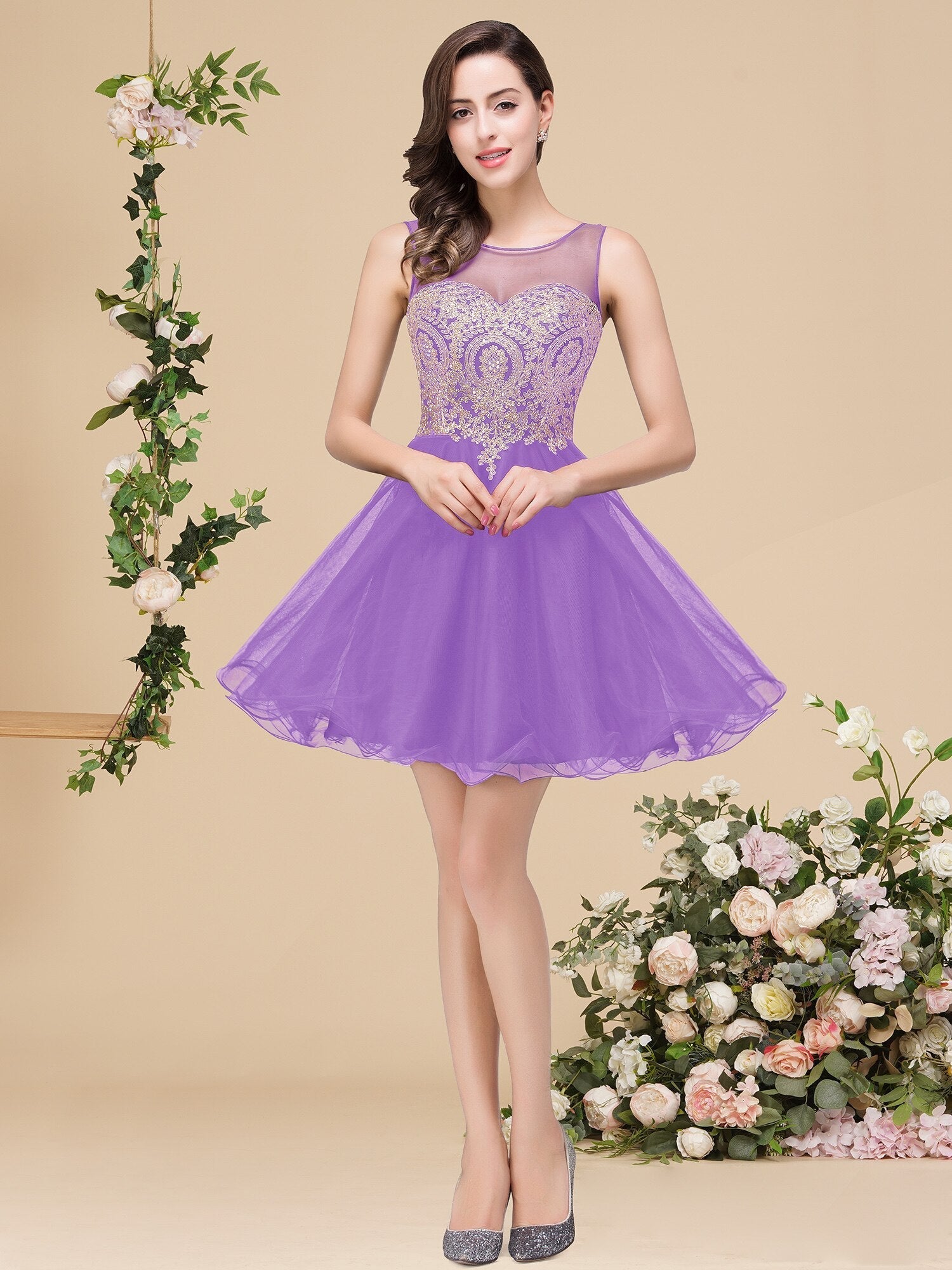 Lovely Short Homecoming Gowns Straps V Neck Cocktail Dresses Floral Open Back Sleeveless Wedding Party Gowns Mini Prom Dress Tulle Lilac