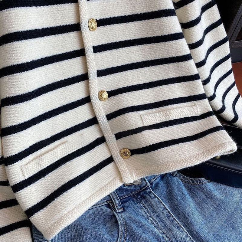 Korean Fashion Sweater Cardigan White Black Striped Knitted Sweater Women Winter Short Cardigan Long Sleeve Cardigan Female